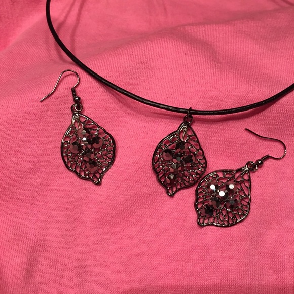 Gorgeous set necklace & earrings light weight NWT - Picture 6 of 8